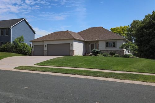 2400 Emerald Bnd, Hudson, WI, 54016-7449 | Card Image