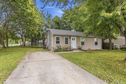 761 Provost Ave, Bellport, NY, 11713-1658 | Card Image