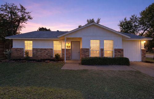 3021 Dupree St, Irving, TX, 75062-4176 | Card Image
