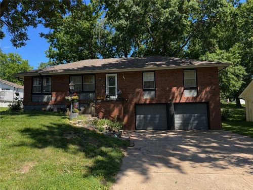 3809 Queen Ridge Dr, Independence, MO, 64055-3756 | Card Image
