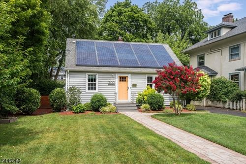 200 Grove St, Montclair, NJ, 07042-4215 | Card Image