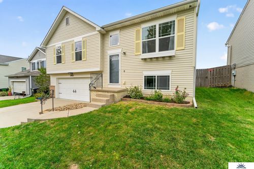 19512 T St, Omaha, NE, 68135-4321 | Card Image