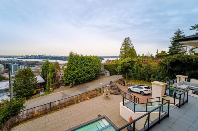 863 Younette Drive, House other with 7 bedrooms, 5 bathrooms and 4 parking in West Vancouver BC | Image 15