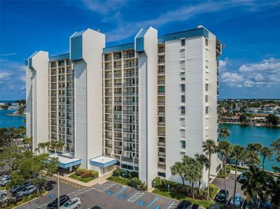 304 - 9495 Blind Pass Road, Condo with 2 bedrooms, 2 bathrooms and null parking in St Pete Beach FL | Image 3