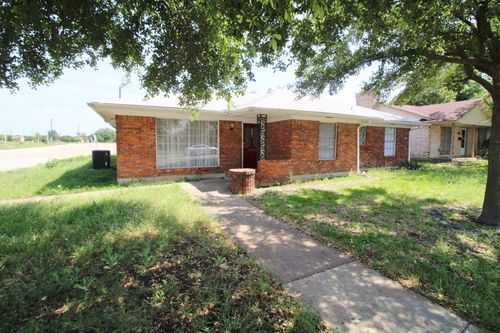 821 Rea Ave, Lancaster, TX, 75146-1436 | Card Image