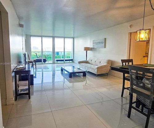 722-100 Bayview Dr, Sunny Isles Beach, FL, 33160-4781 | Card Image