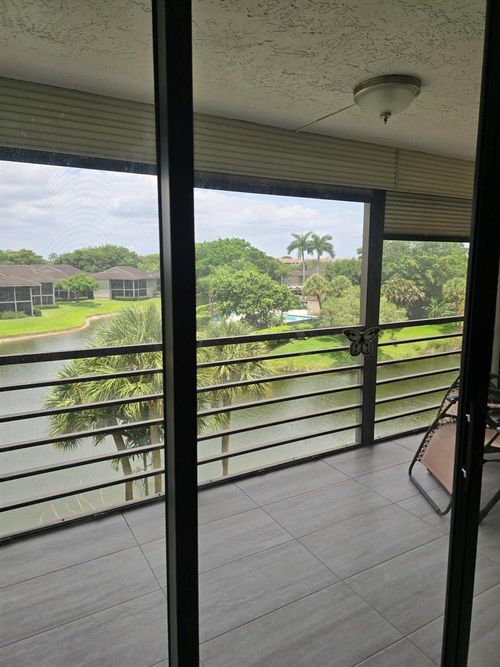 402-7580 Regency Lake Dr, Boca Raton, FL, 33433-2827 | Card Image