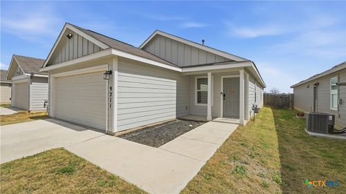 9211 Navarro Vis, Seguin, TX, 78155-3262 | Card Image