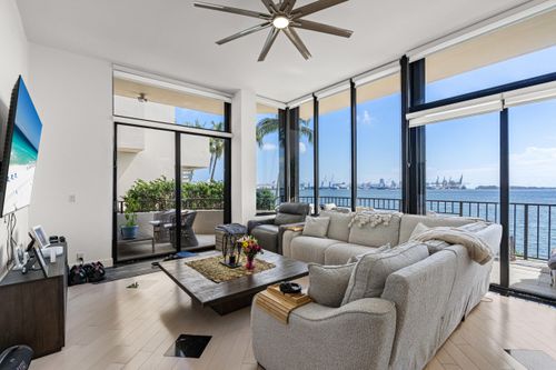 apt-a200-520 Brickell Key Dr, Miami, FL, 33131-2411 | Card Image