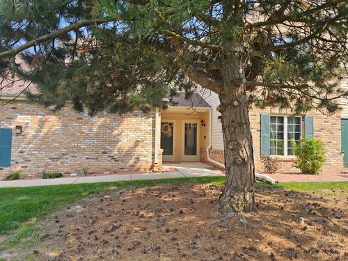 4553 S 124th Street, New Berlin, WI, 53151 | Card Image