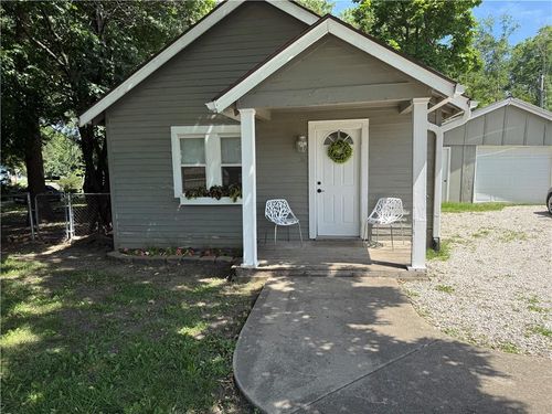6 S 3rd St, Louisburg, KS, 66053-8312 | Card Image