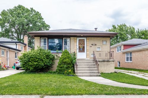 8825 S Richmond Ave, Evergreen Park, IL, 60805-1253 | Card Image
