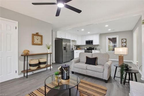 429 Aspen Dr, Newport News, VA, 23608-1354 | Card Image