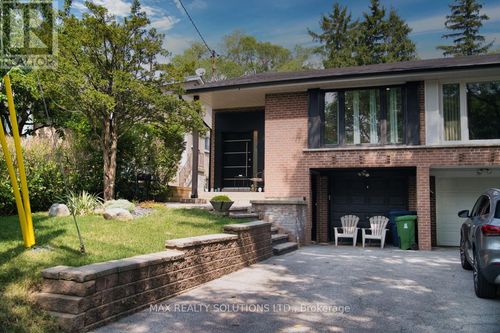 31 Lochinvar Cres, Toronto, ON, M3A3J9 | Card Image