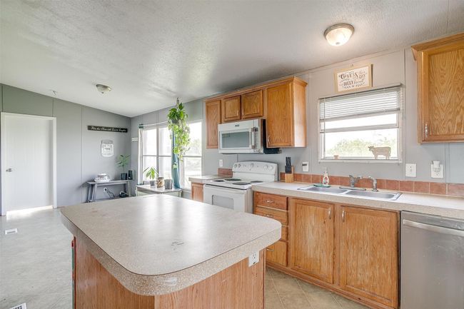 2909 Berry Patch Ln, House other with 3 bedrooms, 2 bathrooms and null parking in Joshua TX | Image 13