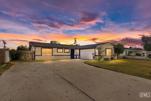 3820 Sandra Dr, Bakersfield, CA, 93304-6651 | Card Image