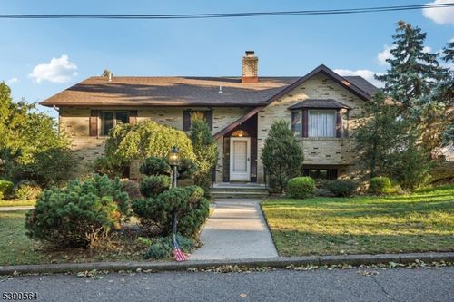 8 Cambridge Rd, Totowa, NJ, 07512-2154 | Card Image