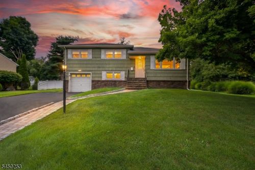 19 Andover Dr, Wayne, NJ, 07470-2916 | Card Image