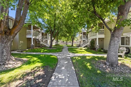 415 W State St, Eagle, ID, 83616-4905 | Card Image
