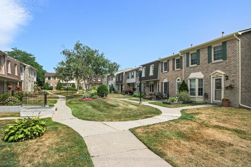 105-580 Eyer Dr, Pickering, ON, L1W3B7 | Card Image