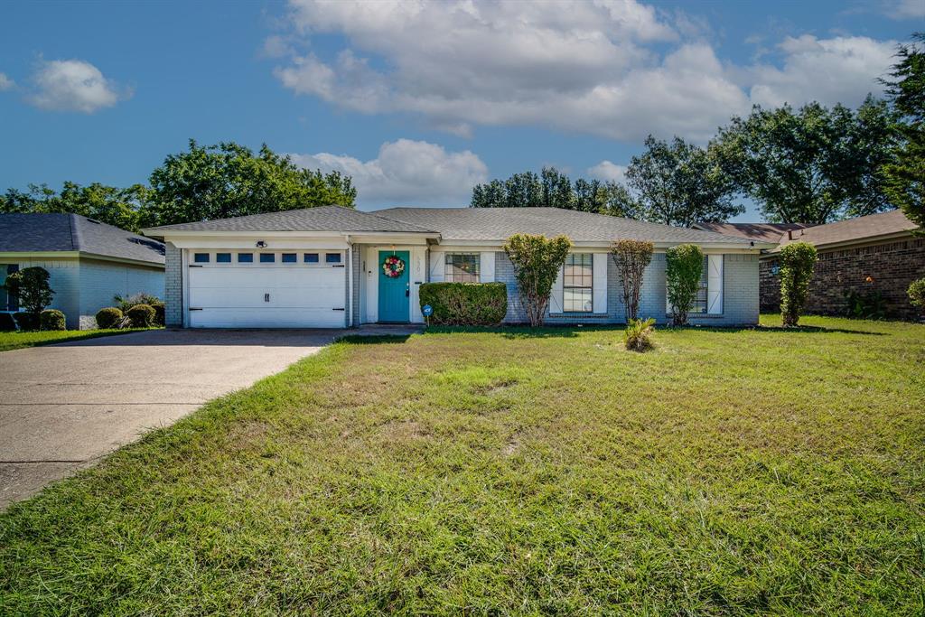 Plainview Dr, Arlington, TX 76018