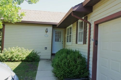 1900 Stanford Dr, Naperville, IL, 60565-2956 | Card Image