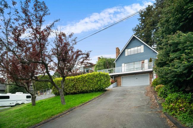 14815 Hardie Avenue, House other with 3 bedrooms, 2 bathrooms and 4 parking in White Rock BC | Image 1