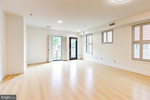 1-310 V St Ne, WASHINGTON, DC, 20002-1412 | Card Image