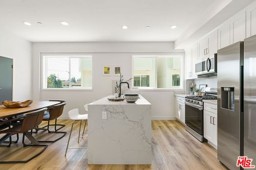 14651 W Sara Ln, Panorama City, CA, 91402-1830 | Card Image