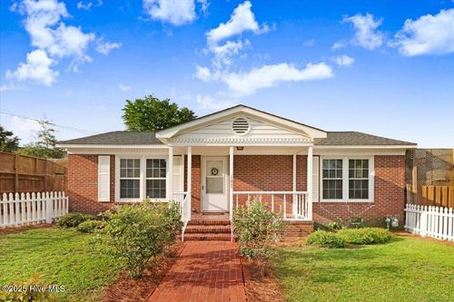 102 Se Third St, Snow Hill, NC, 28580-1430 | Card Image