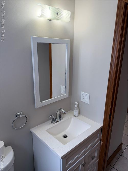 34647 Esper Dr, Sterling Heights, MI, 48312-5028 | Card Image