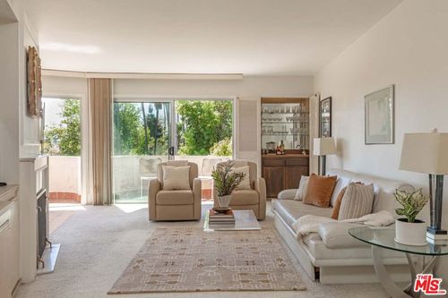 apt-300-836 S Bundy Dr, LOS ANGELES, CA, 90049-5261 | Card Image