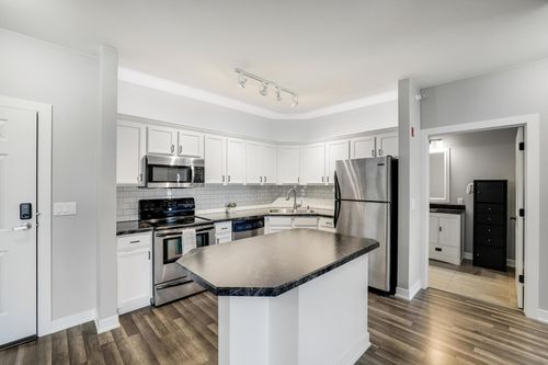 apt-411-114200 Hundertmark Rd, Chaska, MN, 55318-4558 | Card Image