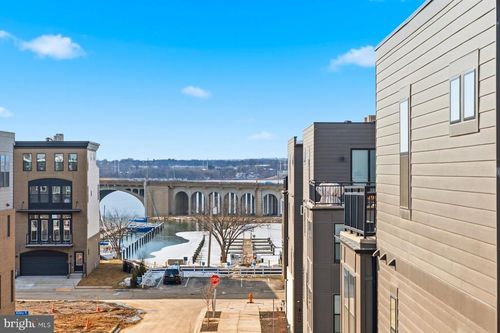 100 Glass Ln, BALTIMORE, MD, 21230-5636 | Card Image