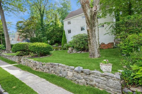 17 Valley Rd, Larchmont, NY, 10538-1539 | Card Image