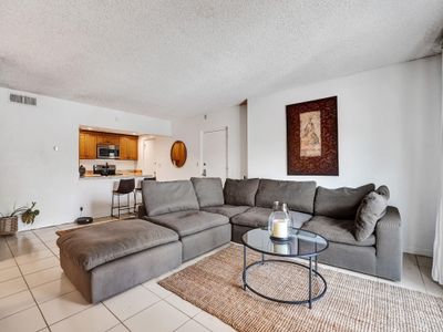 205 - 900 River Reach Dr, Condo with 2 bedrooms, 2 bathrooms and null parking in Fort Lauderdale FL | Image 3