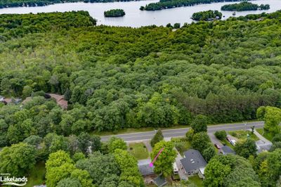 1210 Muskoka Rd N, House other with 2 bedrooms, 1 bathrooms and 10 parking in Gravenhurst ON | Image 2