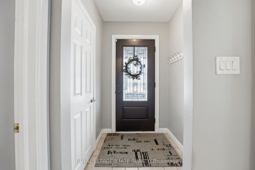 473 Mohawk Rd W, Hamilton, ON, L9C1X3 | Card Image