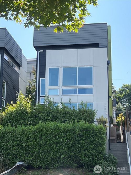 1529 19th Ave, Seattle, WA, 98122-2850 | Card Image