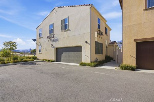 570 Jubilee Pl, Santa Paula, CA, 93060-8011 | Card Image