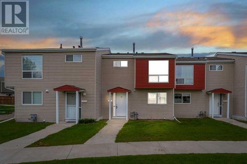54-5425 Pensacola Cres Se, Calgary, AB, T2A2G7 | Card Image