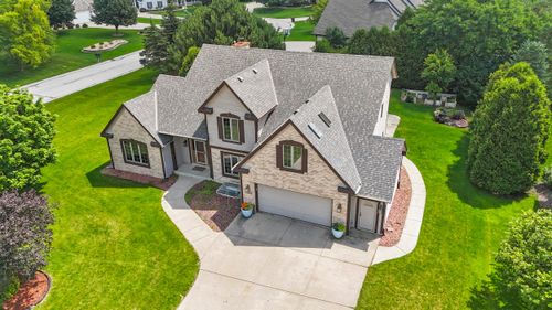 13600 W Eagle Trce, New Berlin, WI, 53151-8764 | Card Image