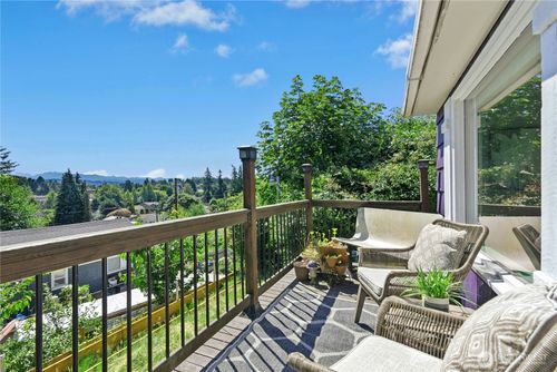 1035 Temple Dr, Everett, WA, 98201-4847 | Card Image