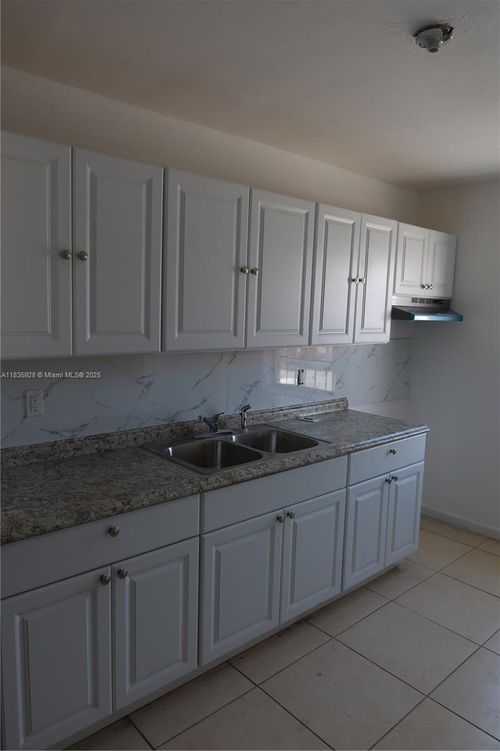 15-4100 Palm Ave, Hialeah, FL, 33012-4452 | Card Image