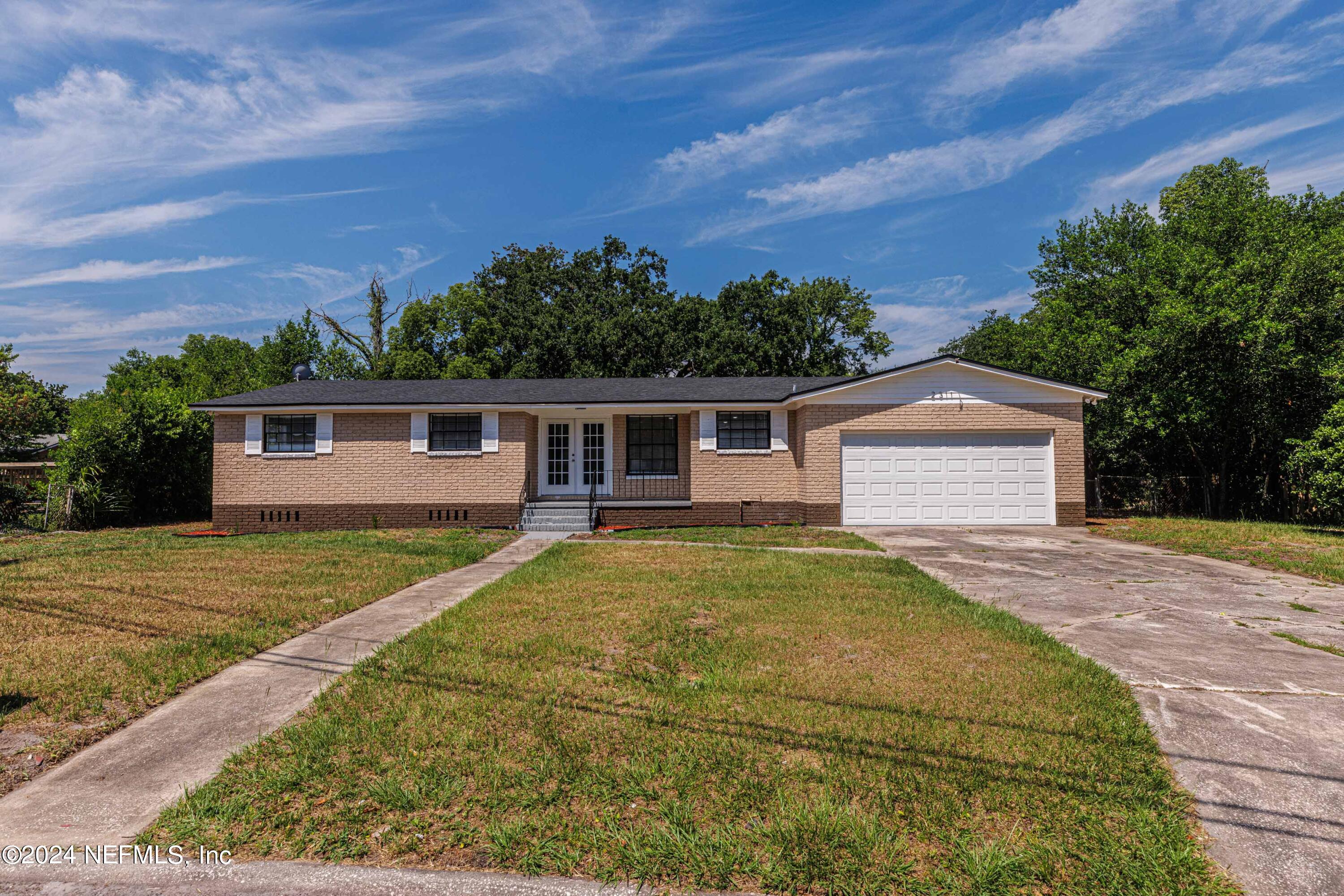 Courtney Dr, Jacksonville, FL 32208