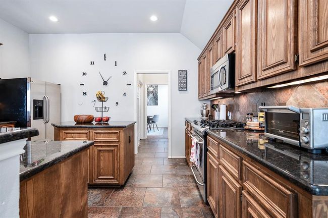 2313 Lilac Breeze Ln, House other with 4 bedrooms, 2 bathrooms and 3 parking in Pearland TX | Image 14
