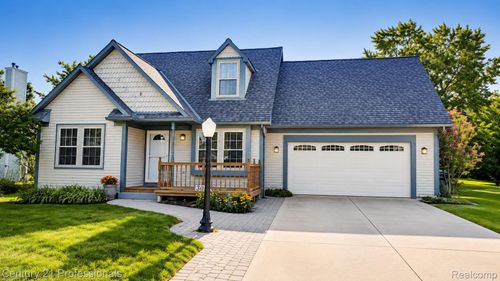 302 Oxford Lake Dr, Oxford, MI, 48371-5102 | Card Image