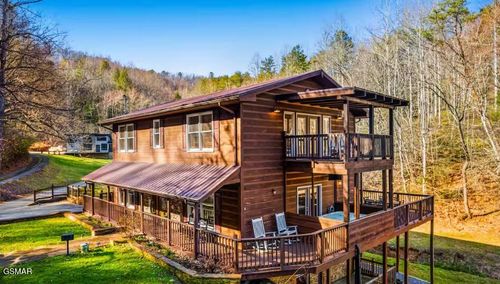 346 Autumn Ln, Gatlinburg, TN, 37738-5637 | Card Image