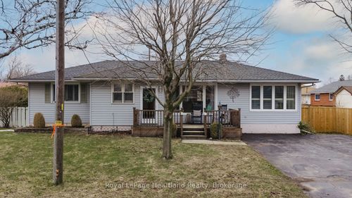 137 Oxford St, Goderich, ON, N7A1E6 | Card Image