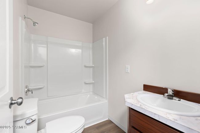 Full Bath | Image 4